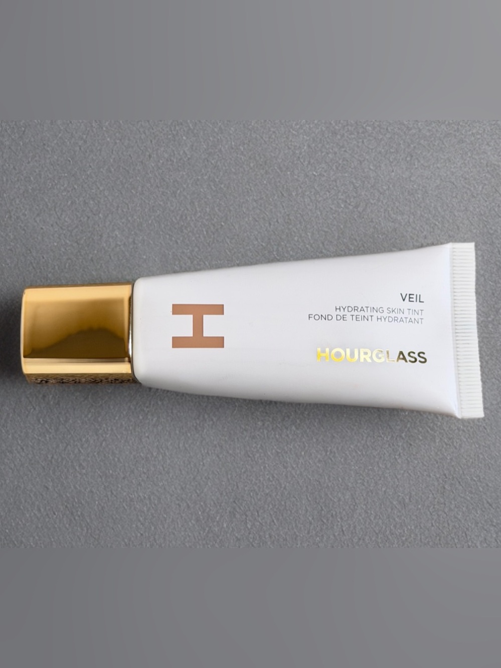 Hourglass Veil Hydrating Skin Tint - 10